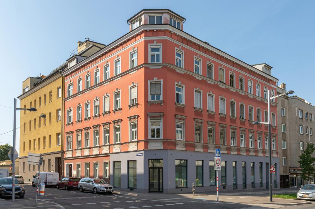 Stunning Apartment Vienna Central Station Bagian luar foto