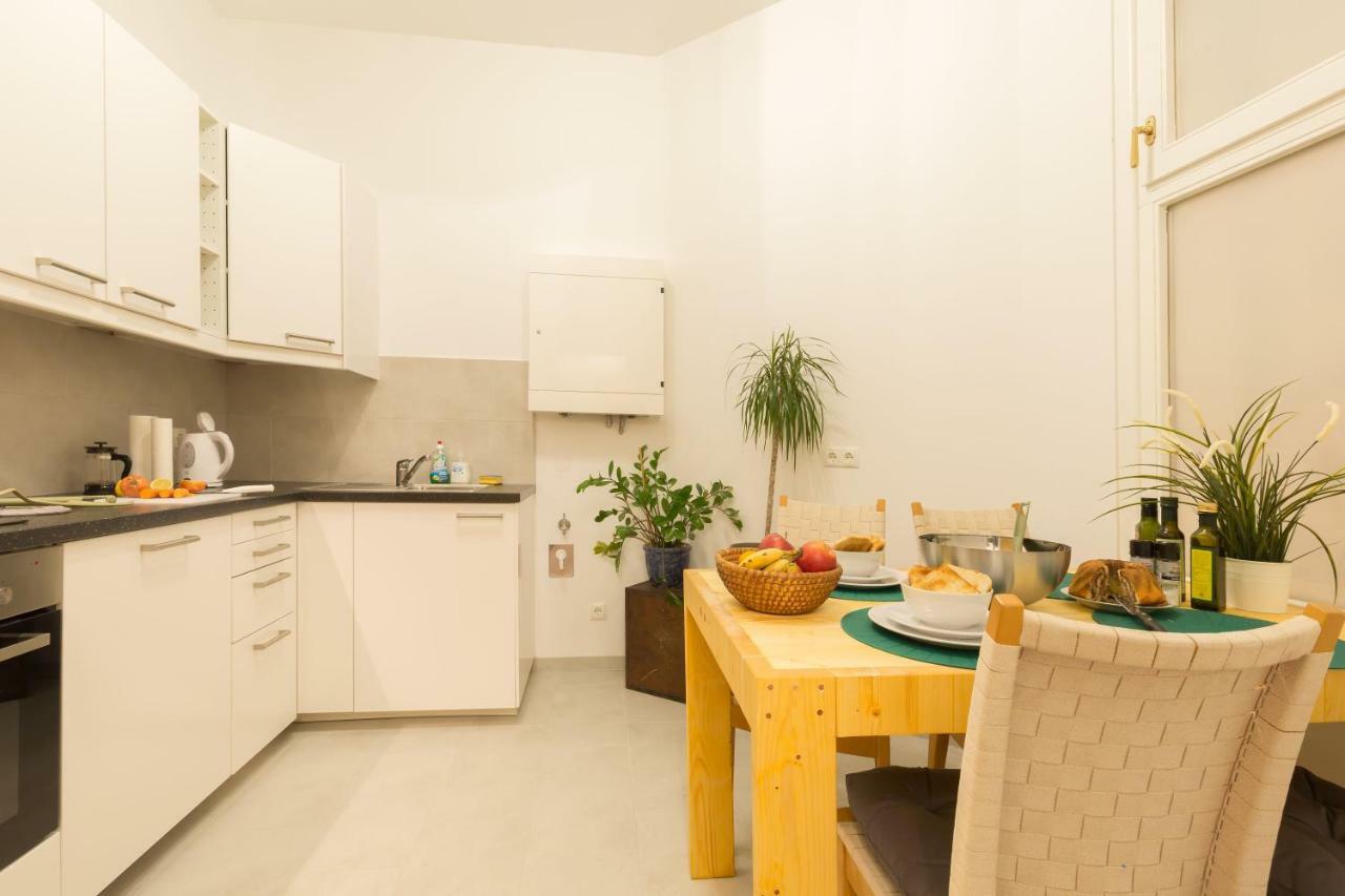 Stunning Apartment Vienna Central Station Bagian luar foto